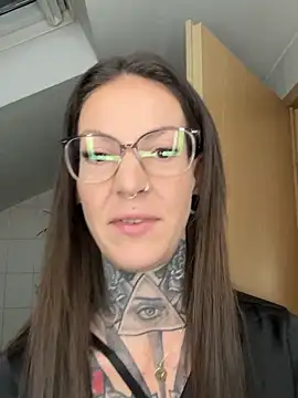 Snapshot of BrownieyQueen chatting on 11/07/25, 05:40 BrownieyQueen online show from 11/07/25, 05:40