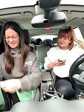 Snapshot of BrownieyQueen chatting on 11/28/25, 08:50 BrownieyQueen online show from 11/28/25, 08:50