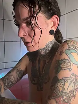 Snapshot of BrownieyQueen chatting on 12/03/25, 07:23 BrownieyQueen online show from 12/03/25, 07:23