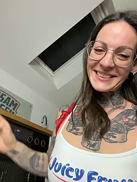 Snapshot of BrownieyQueen chatting on 02/05/26, 05:50 BrownieyQueen online show from 02/05/26, 05:50