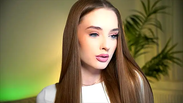 Snapshot of petitegonwiild chatting on 10/26/25, 07:20 petitegonwiild online show from 10/26/25, 07:20