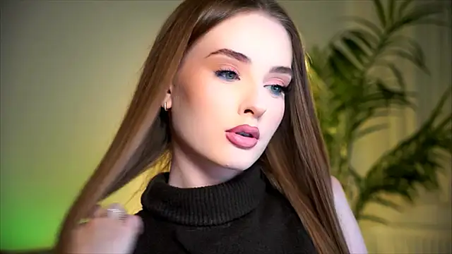 Snapshot of petitegonwiild chatting on 10/27/25, 08:13 petitegonwiild online show from 10/27/25, 08:13