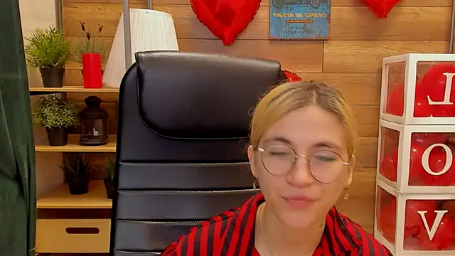 Moon13152 online show from 02/25/25, 03:38