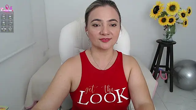 Snapshot of Chiraz_hasnaa chatting on 09/11/25, 12:44 Chiraz hasnaa online show from 09/11/25, 12:44