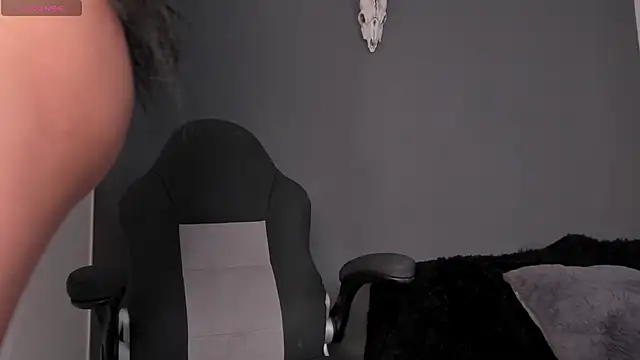 Snapshot of Aliz01 chatting on 01/21/25, 11:34 Aliz01 online show from 01/21/25, 11:34