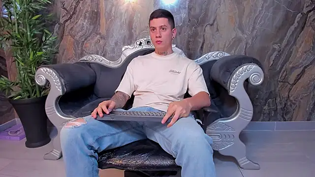 Yeiko Romero  online show from 02/06/25, 11:37