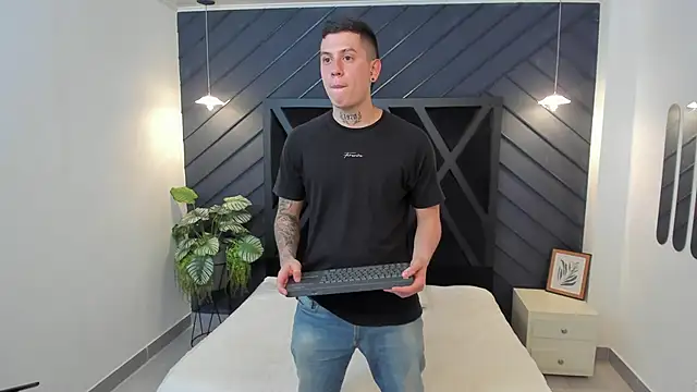 Yeiko Romero  online show from 02/12/25, 11:51