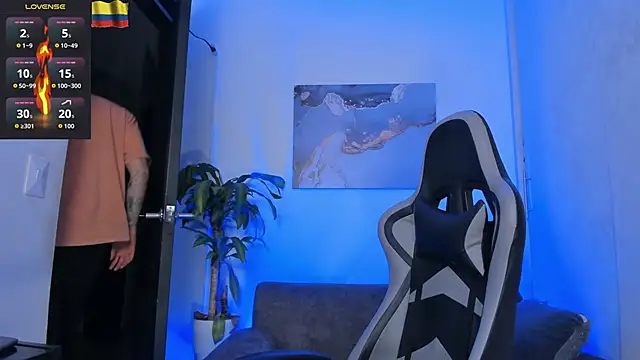 Yeiko Romero  online show from 11/30/25, 03:54