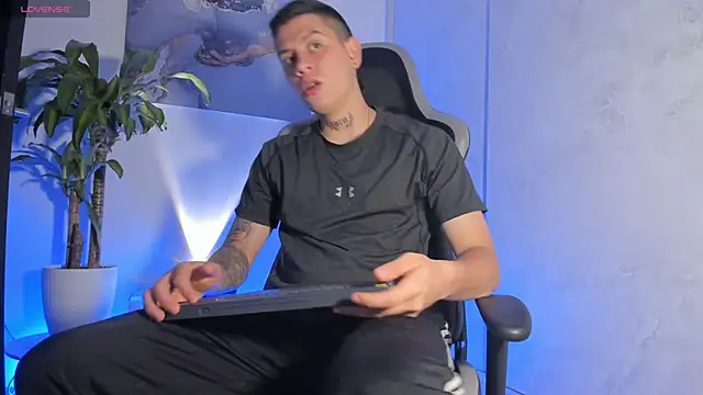 Yeiko Romero  online show from 12/22/25, 05:10