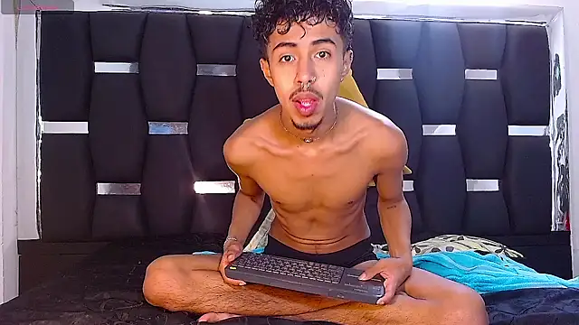 Snapshot of RyanRizzo chatting on 12/09/24, 04:47 RyanRizzo online show from 12/09/24, 04:47