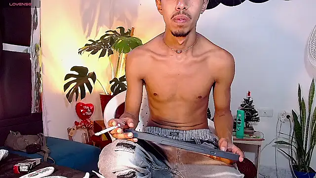 Snapshot of RyanRizzo chatting on 12/16/24, 08:48 RyanRizzo online show from 12/16/24, 08:48