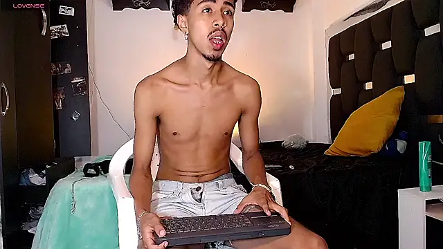 Snapshot of RyanRizzo chatting on 12/21/24, 09:25 RyanRizzo online show from 12/21/24, 09:25