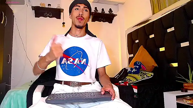 Snapshot of RyanRizzo chatting on 12/23/24, 07:28 RyanRizzo online show from 12/23/24, 07:28