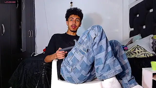 Snapshot of RyanRizzo chatting on 01/08/25, 12:28 RyanRizzo online show from 01/08/25, 12:28