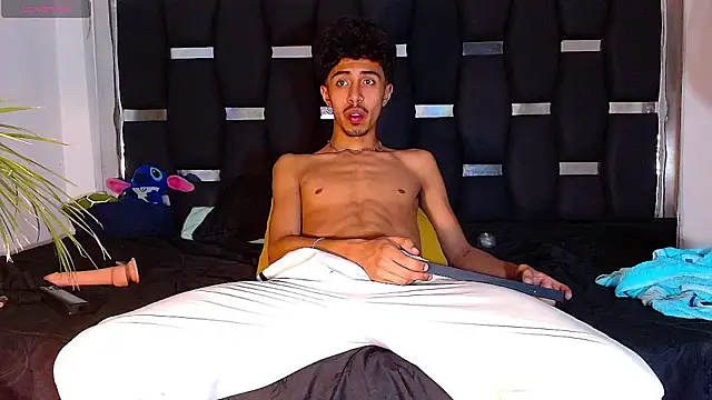 Snapshot of RyanRizzo chatting on 02/01/25, 02:26 RyanRizzo online show from 02/01/25, 02:26