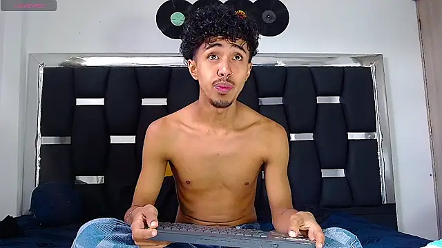 Snapshot of RyanRizzo chatting on 02/14/25, 02:54 RyanRizzo online show from 02/14/25, 02:54