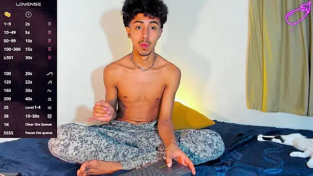 Snapshot of RyanRizzo chatting on 03/02/25, 08:40 RyanRizzo online show from 03/02/25, 08:40