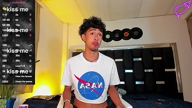 Snapshot of RyanRizzo chatting on 03/12/25, 01:36 RyanRizzo online show from 03/12/25, 01:36