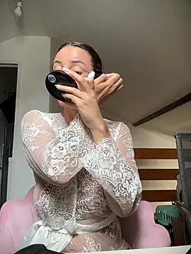 Snapshot of venusrey_ chatting on 06/10/26, 12:48 venusrey online show from 06/10/26, 12:48