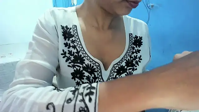 Snapshot of aarjulove chatting on 12/20/25, 07:59 aarjulove online show from 12/20/25, 07:59