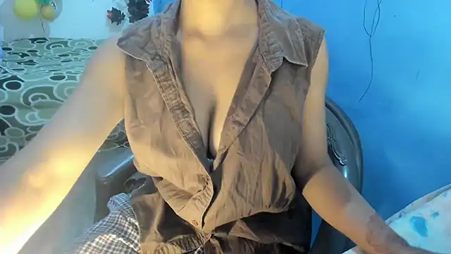 Snapshot of aarjulove chatting on 02/13/26, 11:50 aarjulove online show from 02/13/26, 11:50