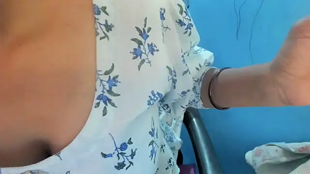 Snapshot of aarjulove chatting on 02/18/26, 04:14 aarjulove online show from 02/18/26, 04:14