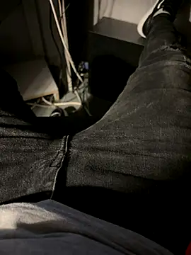 Snapshot of tikitaka97 chatting on 12/21/25, 03:30 tikitaka97 online show from 12/21/25, 03:30