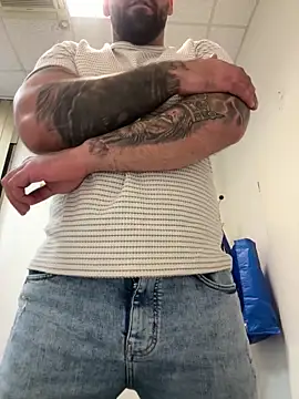 Snapshot of tikitaka97 chatting on 03/15/26, 07:47 tikitaka97 online show from 03/15/26, 07:47