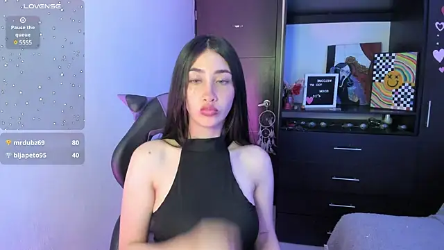 Snapshot of Emilytafur chatting on 01/11/25, 02:30 Emilytafur online show from 01/11/25, 02:30