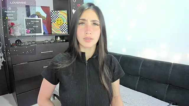 Snapshot of Emilytafur chatting on 02/14/25, 12:19 Emilytafur online show from 02/14/25, 12:19