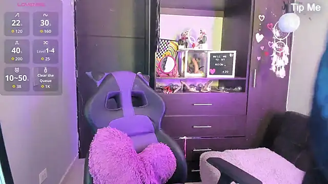 Snapshot of Emilytafur chatting on 10/10/25, 08:08 Emilytafur online show from 10/10/25, 08:08