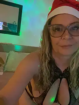 Snapshot of lolavalecuatro chatting on 12/21/24, 04:36 lolavalecuatro online show from 12/21/24, 04:36