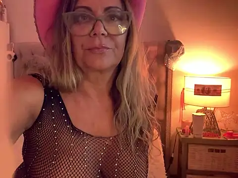 Snapshot of lolavalecuatro chatting on 01/31/25, 02:48 lolavalecuatro online show from 01/31/25, 02:48