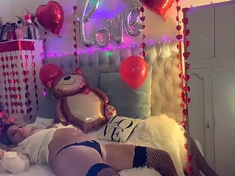 Snapshot of lolavalecuatro chatting on 02/16/25, 02:31 lolavalecuatro online show from 02/16/25, 02:31