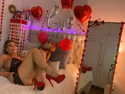 Snapshot of lolavalecuatro chatting on 02/17/25, 11:09 lolavalecuatro online show from 02/17/25, 11:09