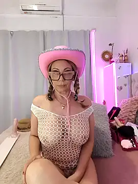 Snapshot of lolavalecuatro chatting on 11/20/25, 05:23 lolavalecuatro online show from 11/20/25, 05:23