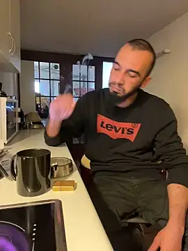 donnuozfutura online show from 02/05/25, 10:41