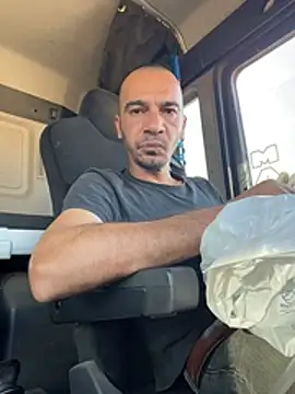 donnuozfutura online show from 11/11/25, 01:22