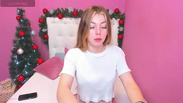 Snapshot of MollyMeltorr chatting on 12/21/24, 04:19 MollyMeltorr online show from 12/21/24, 04:19
