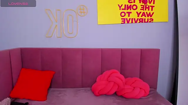 Diana Garrett online show from 11/20/25, 02:56