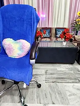 Snapshot of Cute-Raashii chatting on 12/21/25, 01:35 Cute-Raashii online show from 12/21/25, 01:35