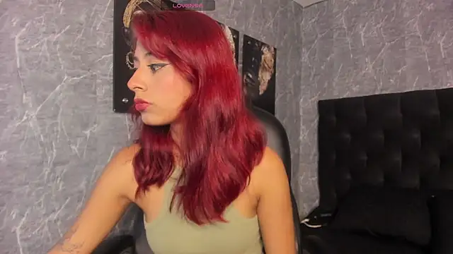 Snapshot of cloe__palmer chatting on 02/12/25, 12:01 cloe palmer online show from 02/12/25, 12:01