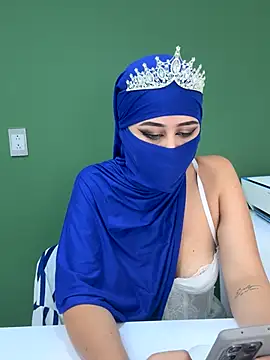 Snapshot of iiris_ chatting on 10/15/25, 02:06 iiris online show from 10/15/25, 02:06