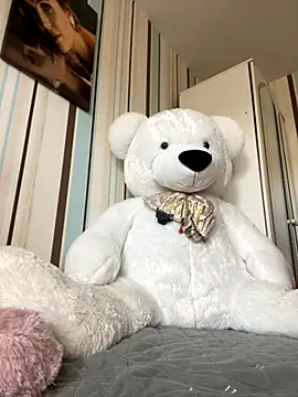 Liya my online show from 10/18/25, 09:32