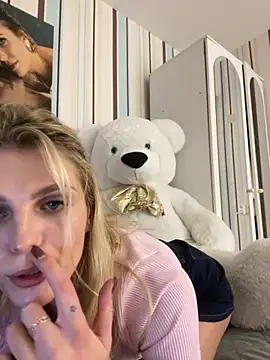 Liya my online show from 10/22/25, 06:18