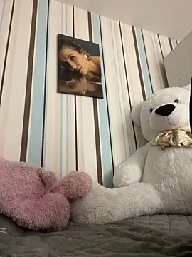 Liya my online show from 11/28/25, 11:07