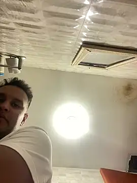 Snapshot of Cristian_099 chatting on 02/22/26, 02:37 Cristian 099 online show from 02/22/26, 02:37