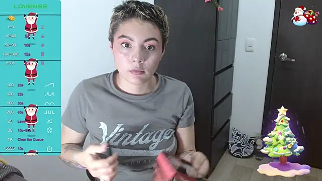 TRIXIE TANG28 online show from 12/30/24, 11:17