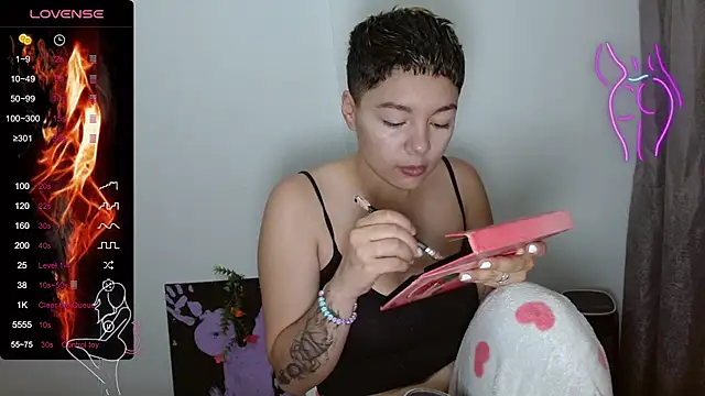 TRIXIE TANG28 online show from 02/14/25, 11:20