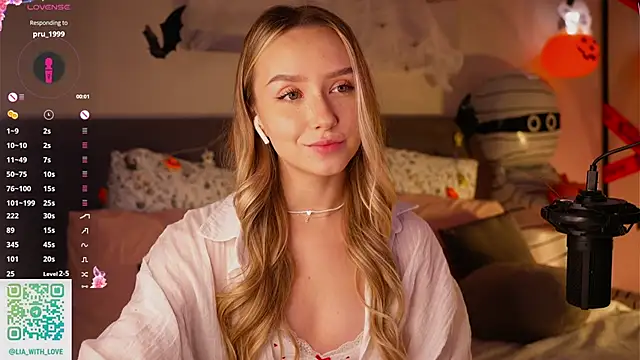 HollisBeckett online show from 10/27/25, 03:10